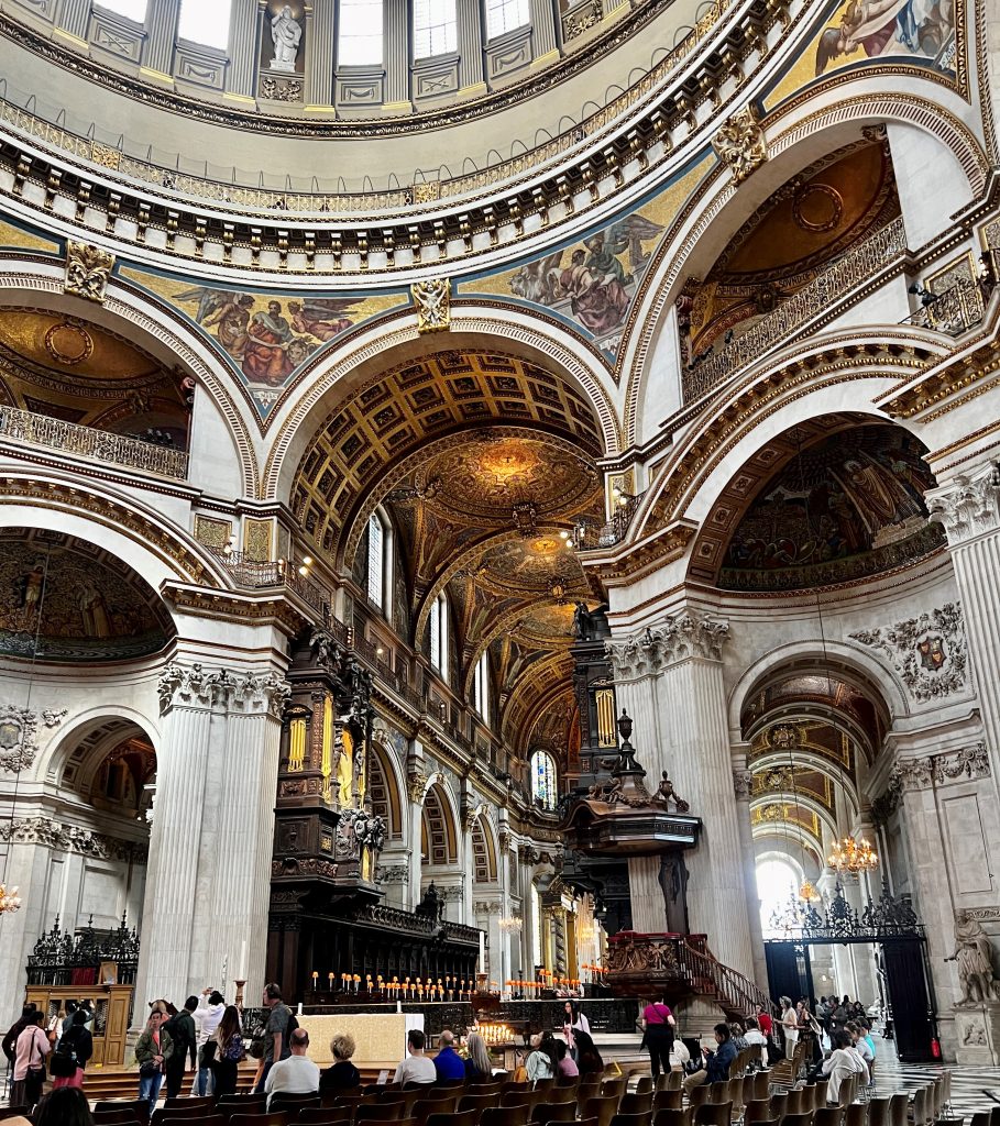 St. Pau'ls Cathedral in London